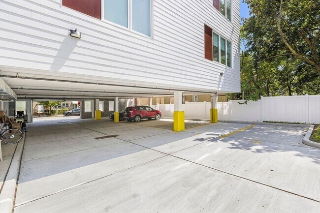 Building Photo - 306 Bergen Ave