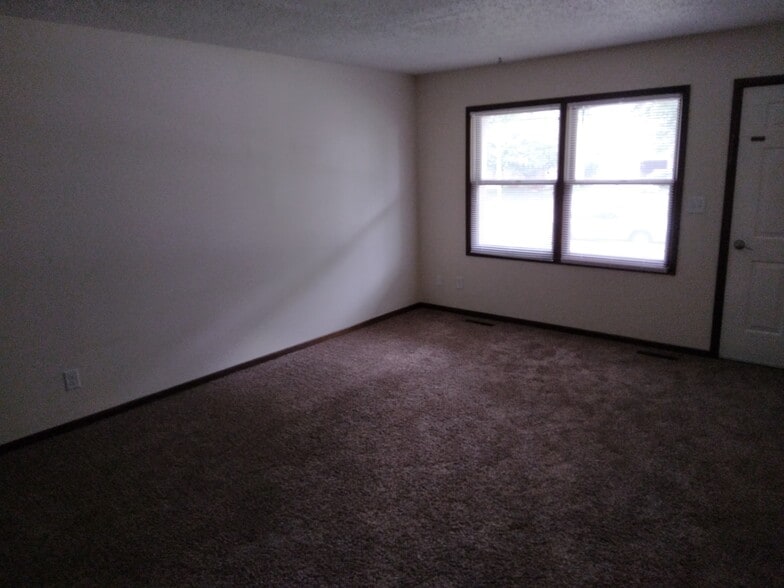 Building Photo - 2302 Prairie View East