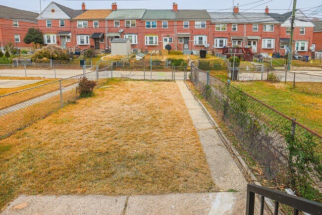 Building Photo - 3 BR 1-1/2 Baths MUST SEE- ACCEPTING HOSUING VOUCHERS!