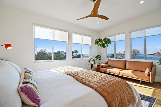 Building Photo - 1640 Seabreeze Dr