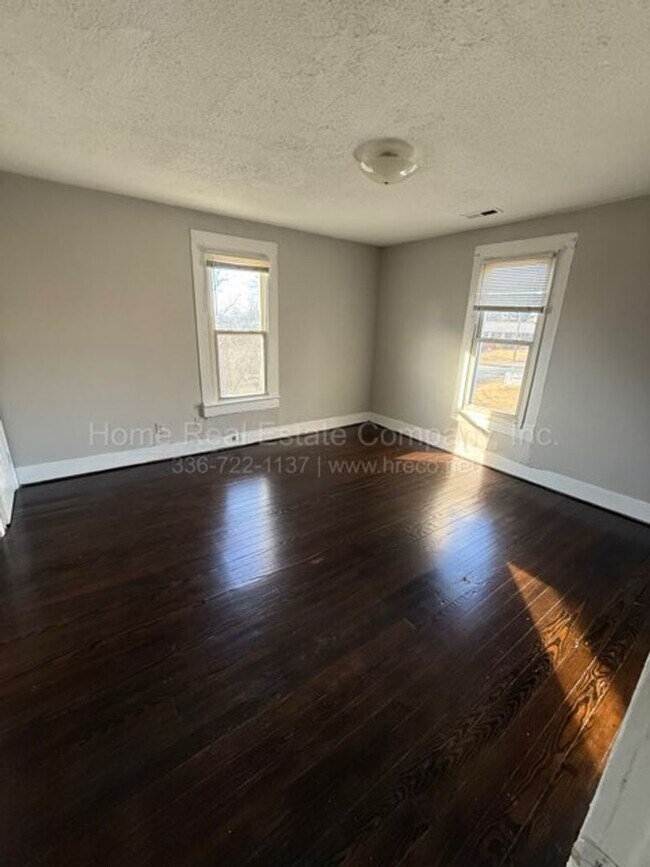 Building Photo - 1012 Apple St