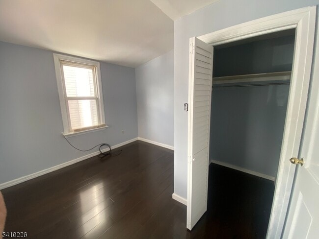 Building Photo - 17 Walnut Terrace