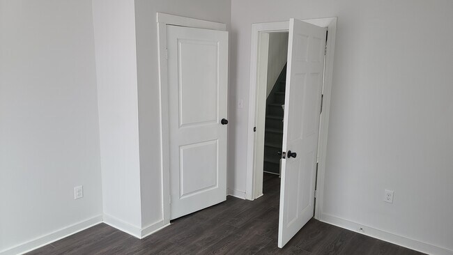 Building Photo - 197 Center St