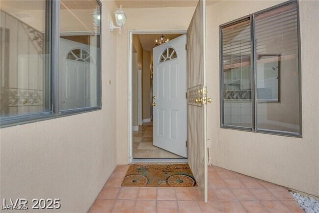 Building Photo - 2723 Seabridge Dr
