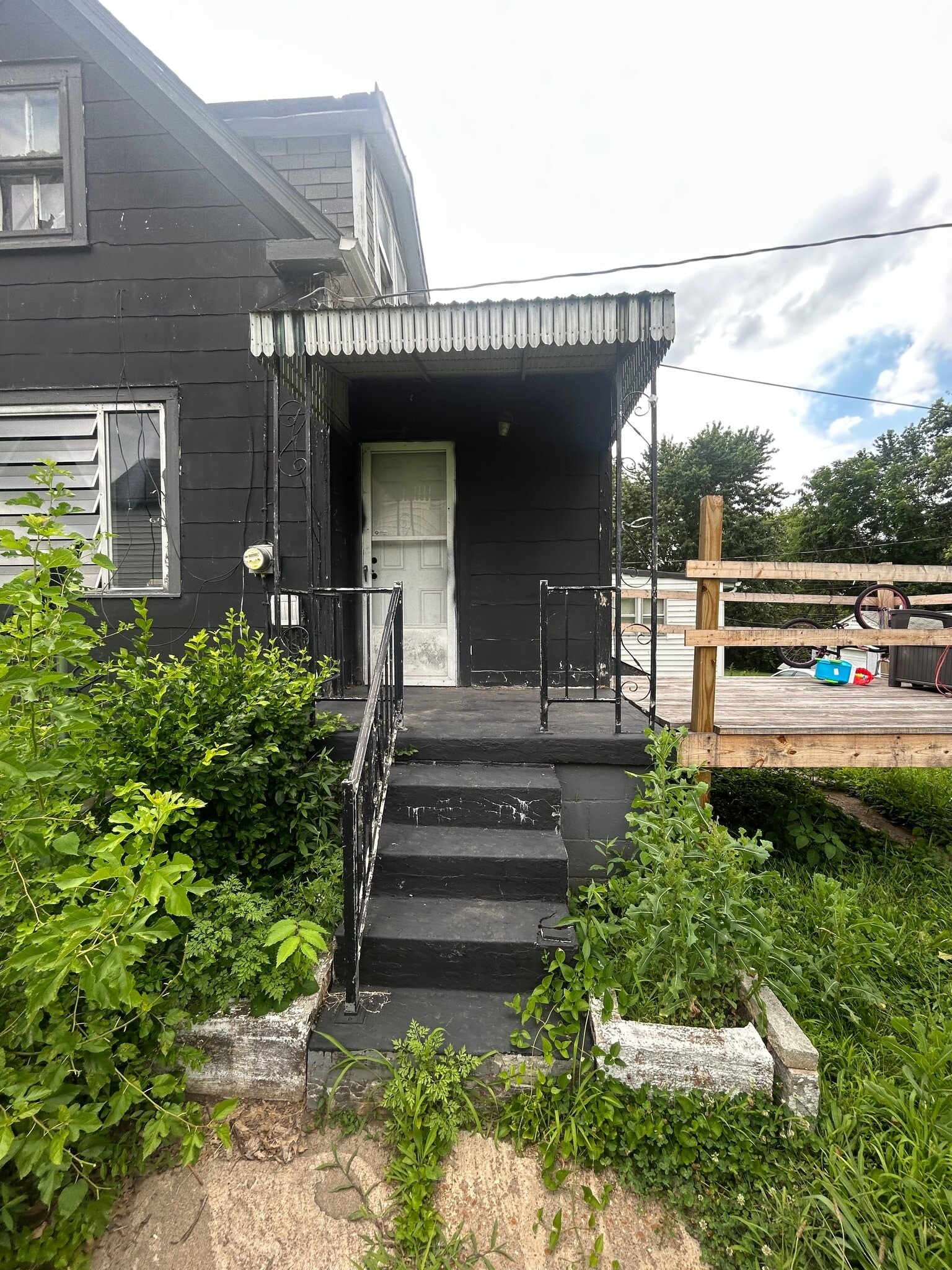 Building Photo - 943 Elias Ave