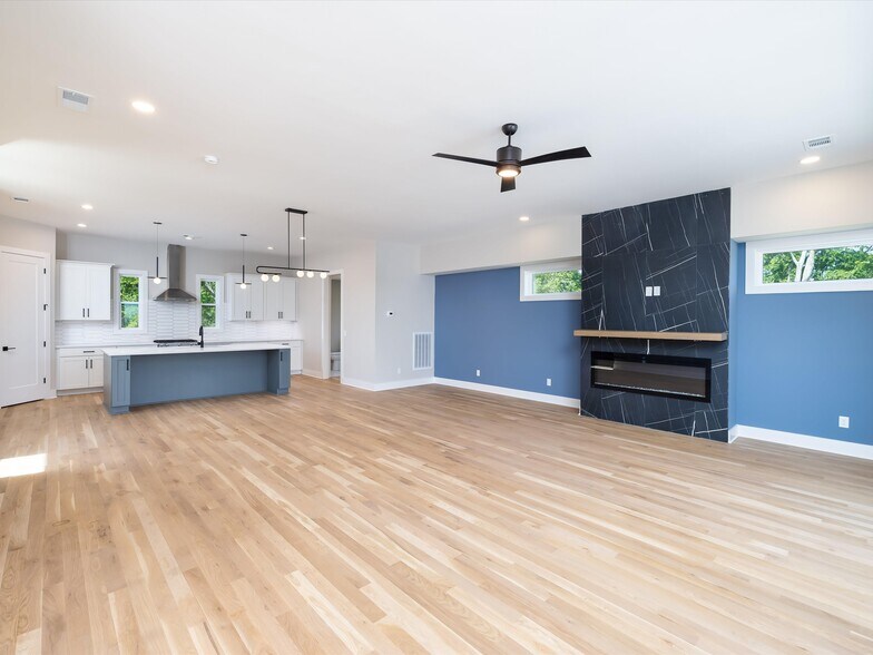 Building Photo - 5915 Maxon Ave