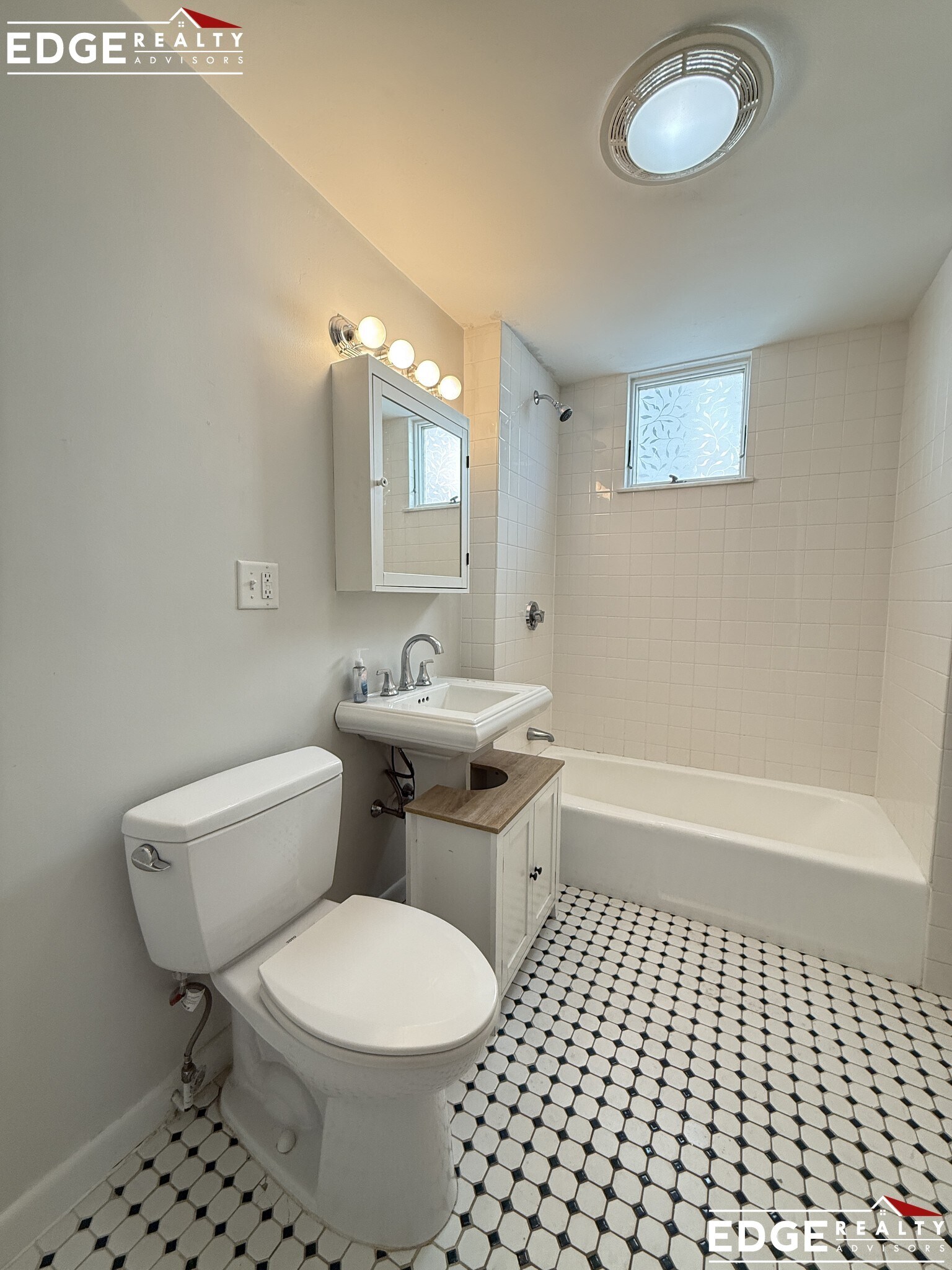 Building Photo - 39 Foster St