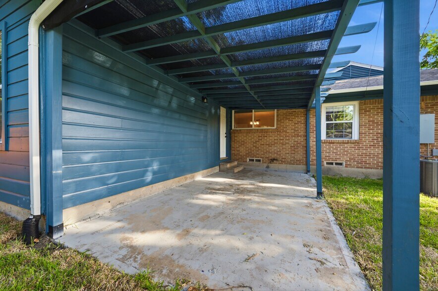 Building Photo - 1206 Bandera Ln