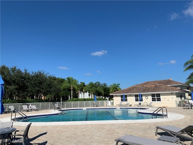 Building Photo - 3947 Del Sol Ln
