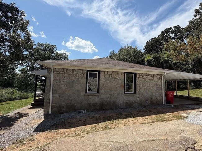 Building Photo - 709 Hope St
