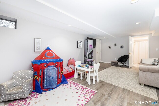 Building Photo - 14 Haynes Rd