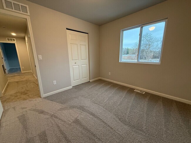 Building Photo - Nice New SIngle Family Home on Elkhart's NE Side