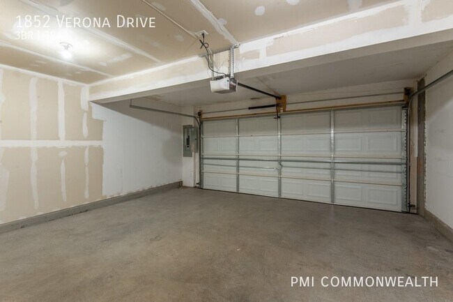 Building Photo - 1852 Verona Dr