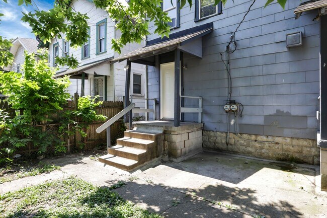 Building Photo - 498-500-500 N Champion Ave