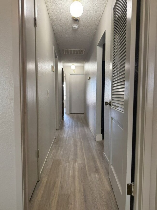Building Photo - 3 bedroom/2 bathroom home AVAILABLE NOW!!!!