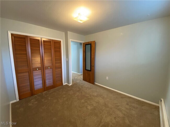 Building Photo - 1450 Riverside Dr