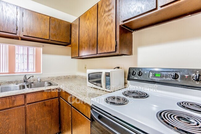 Building Photo - 1502 E Baltimore St