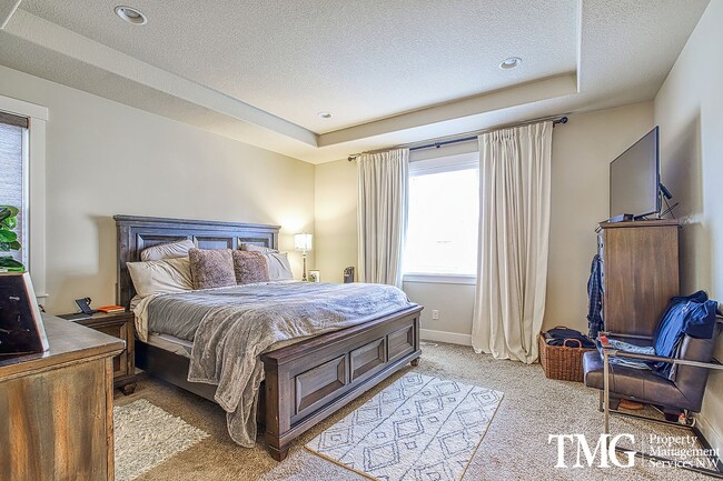 Building Photo - Spacious 4 BD Home with Private Backyard & Community Amenities!