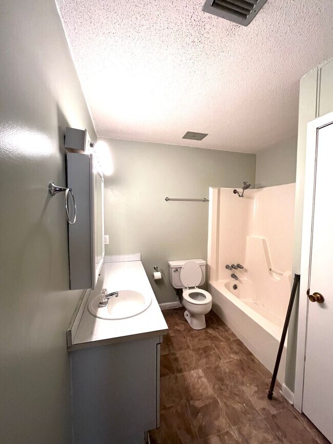 Building Photo - Poinsettia