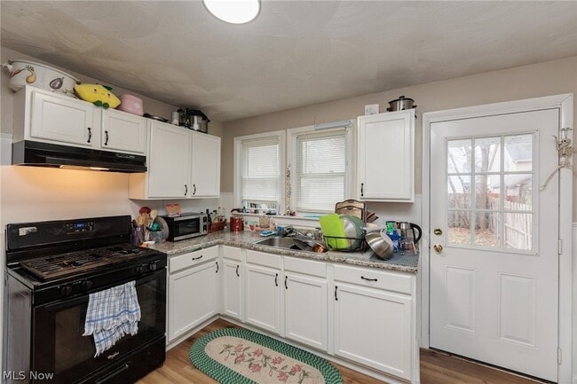 Building Photo - 1446 Hopkins Ave