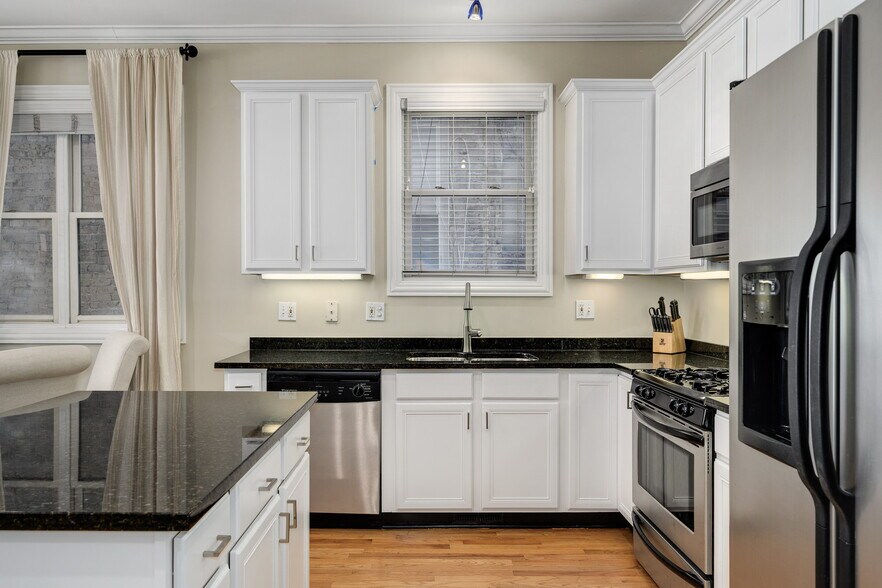 Building Photo - 2512 W Thomas St