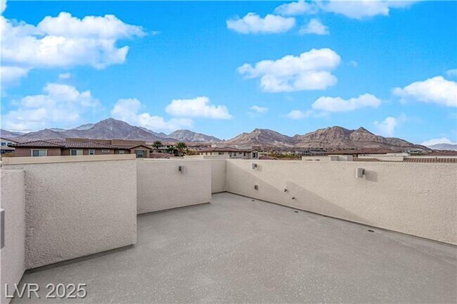 Building Photo - GORGEOUS FURNISHED TOWNHOME IN SUMMERLIN!!!