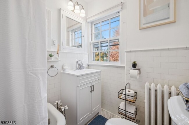 Building Photo - 258 Ridgewood Ave