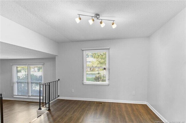 Building Photo - 5839 Rivercroft Rd