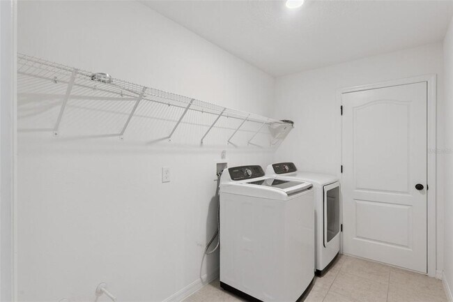 Building Photo - 756 Steerview St
