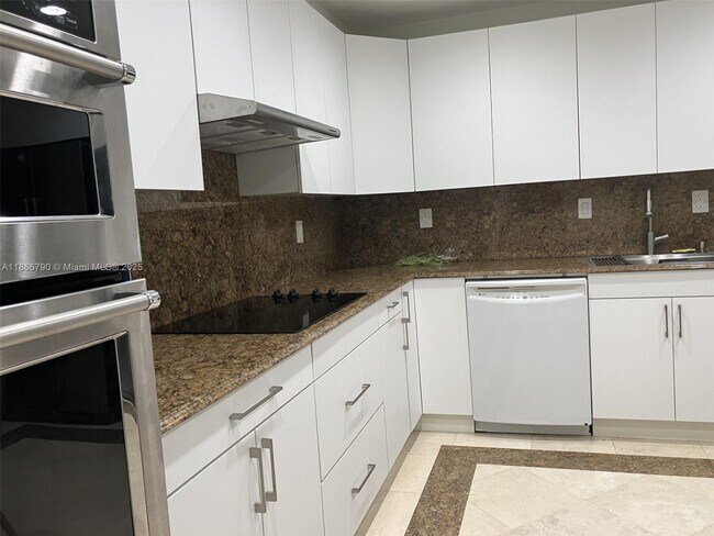 Building Photo - 151 Crandon Blvd