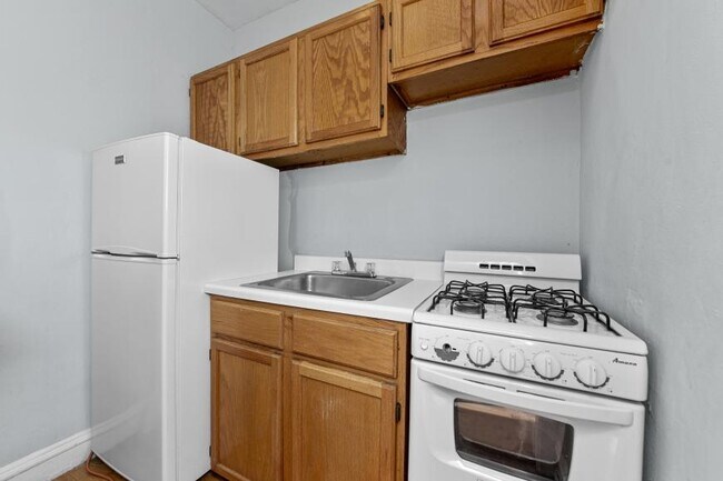 Building Photo - 1 bedroom in Chicago IL 60640