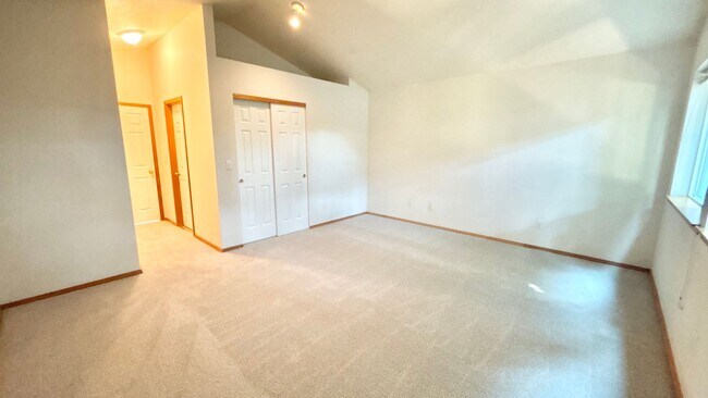 Building Photo - N0611