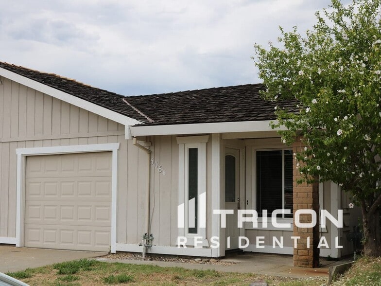 Primary Photo - 506 Hyacinth Ct