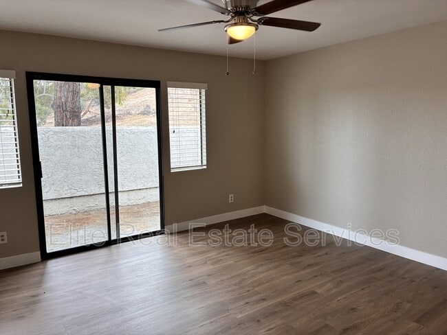 Building Photo - 4582 Villas Dr