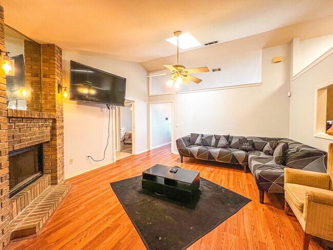Building Photo - For Rent | Hidden Glen Community | 4 Bed, ...