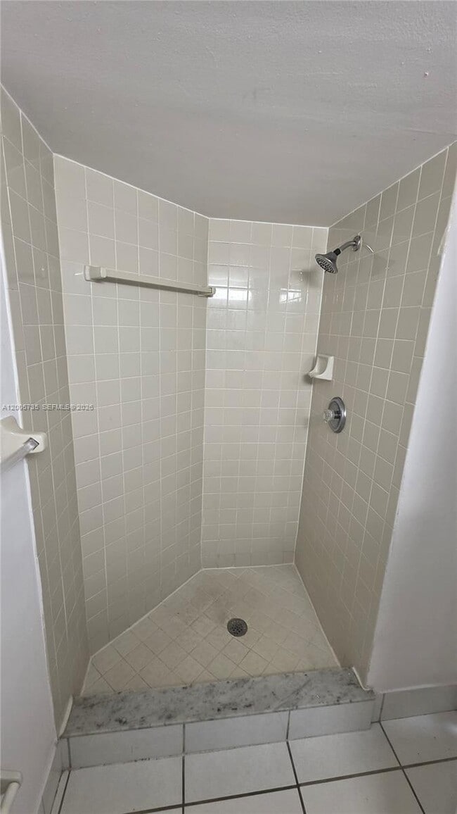 Building Photo - 216 Lake Pointe Dr