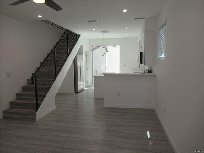 Building Photo - 4532 Sharon Ave