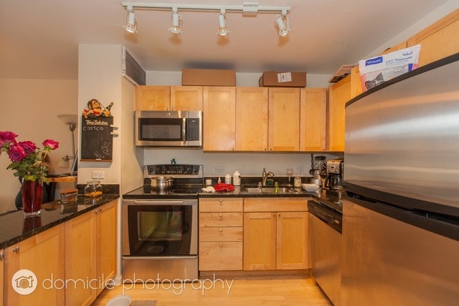 Building Photo - 222 E Pearson St