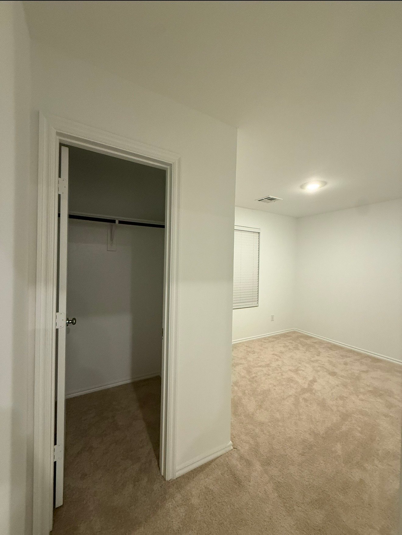 Building Photo - 14908 Parkway Center Ave