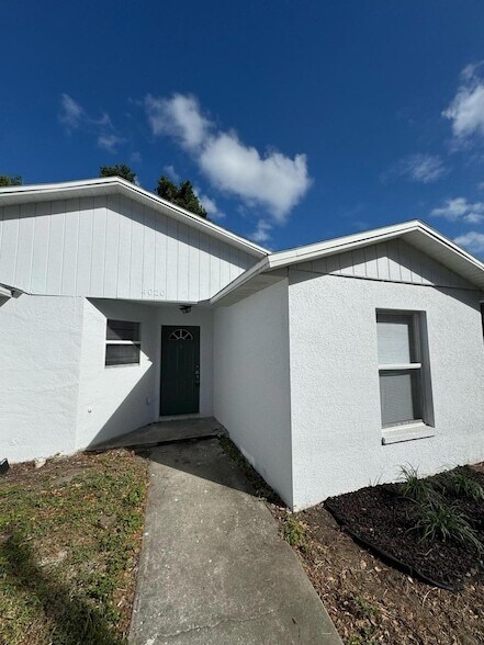 Building Photo - 4020 E Louisiana Ave