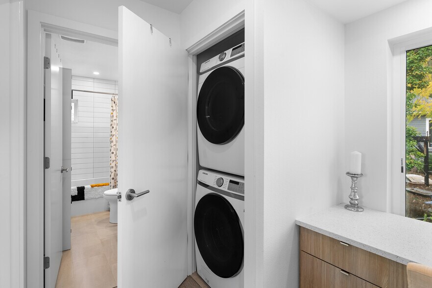 Building Photo - 3590 SW Patton Rd