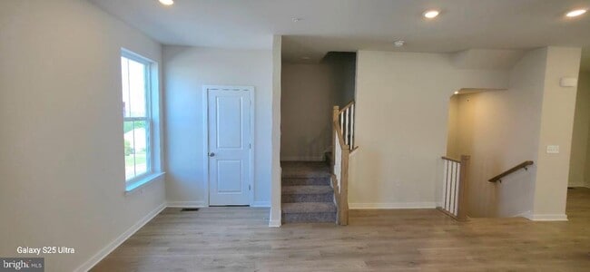 Building Photo - 242 Talucci Dr