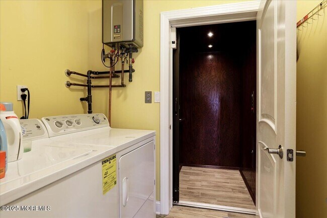 Building Photo - 1874 Compass Ct