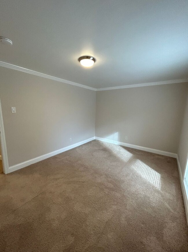 Building Photo - Modern Charm: 2 BR Home with Finished Basement, Pet Friendly, Assigned Parking, and Prime Location!