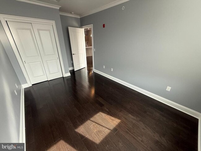 Building Photo - 200 N Sycamore St