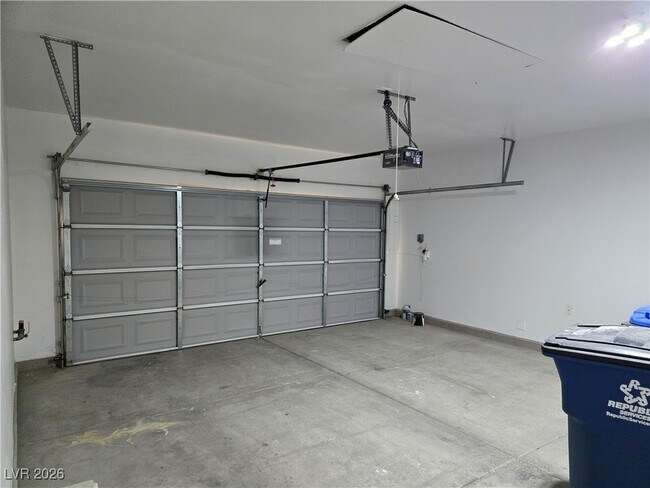 Building Photo - 993 White Glacier Ave