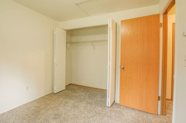 Building Photo - Cute Two Bedroom and Two Bath Townhome Located Just Minutes from the Clinton Ferry!