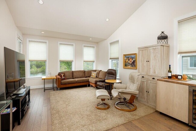 Building Photo - 3031 N Spurway Dr