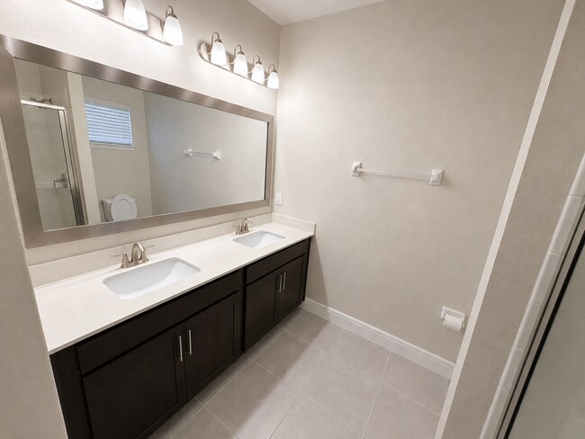Building Photo - Spacious 5-Bedroom with 4.5 Baths at 176 Mitchell's Manor, Haines City!