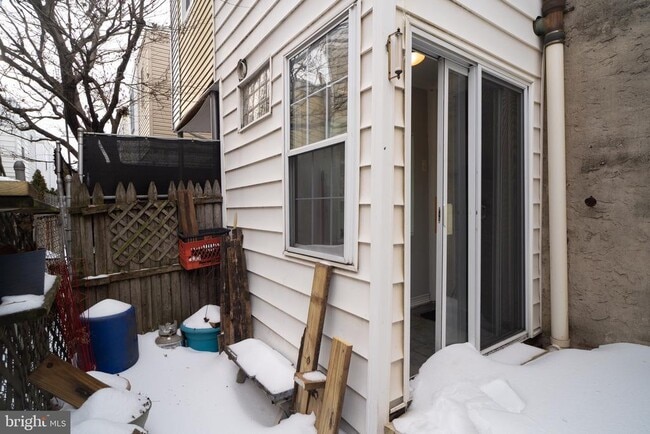 Building Photo - 3265 Salmon St